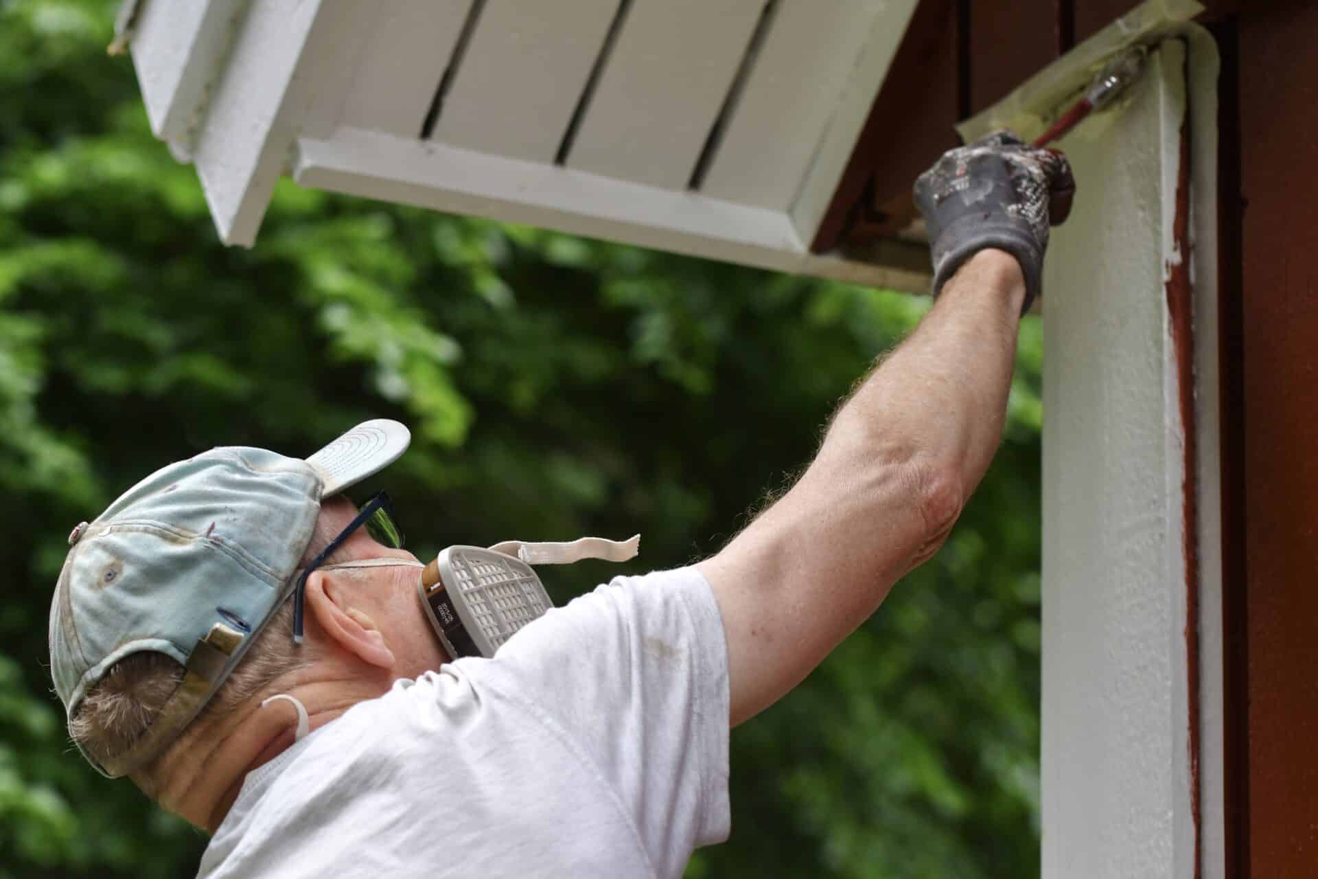 what to know before hiring an exterior painter